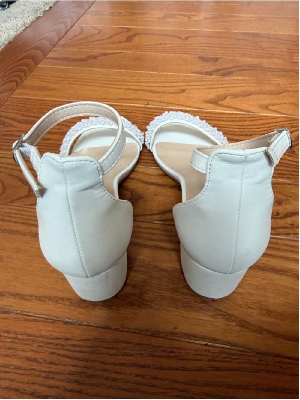 Women’s White Pearl Party Dress Shoes Size 7 EUC - Picture 2 of 5